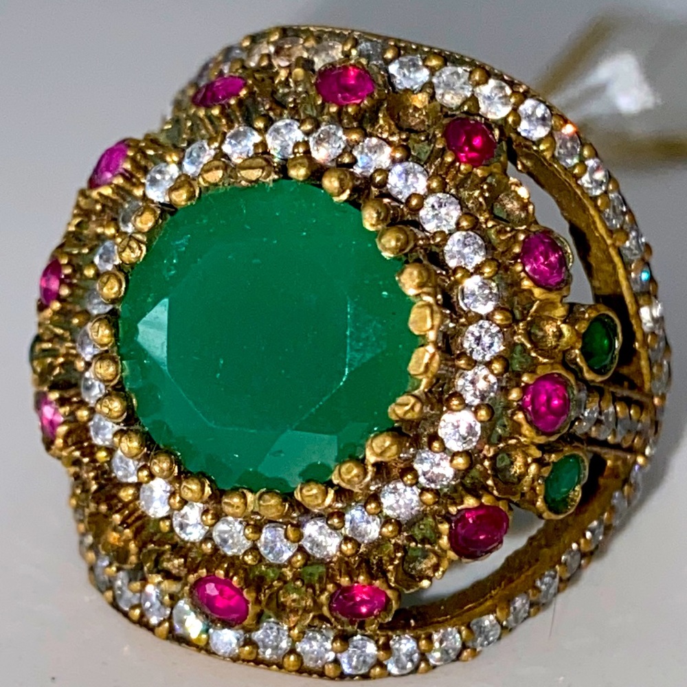 AGE OF ELEGANCE Stunning Vintage Sterling Red and Green stones